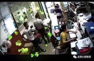 白衣男子爆料新闻视频播放,新闻视频背后惊人真相揭露